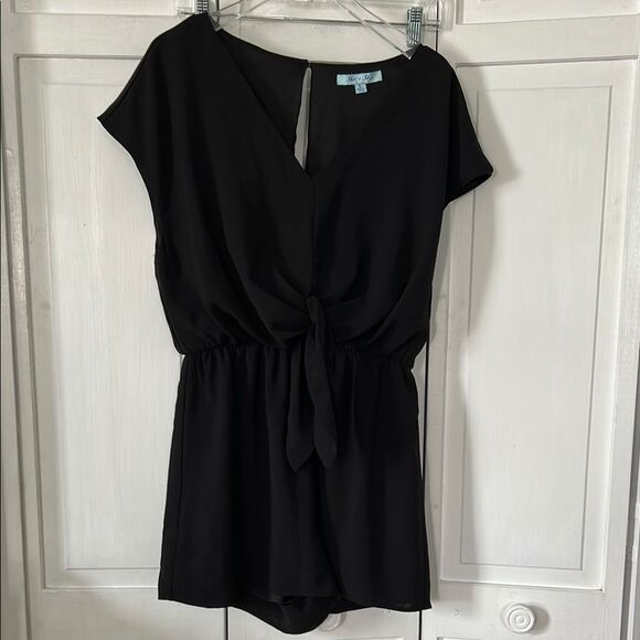 She + Sky Black Drop Shoulder Tie Front Woven Romper - Size L - Picture 1 of 9